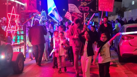 6 תהלוכה בית ספרית חגיגית לכבוד חג החנוכה_.jpg